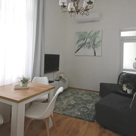 Warady Apartment *